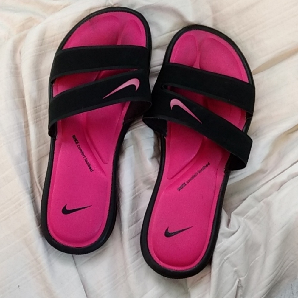 NIKE sandals